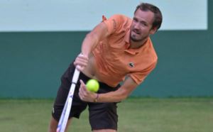 daniil-medvedev-uverenno-vyshel-vo-vtoroj-krug-uimbldona-e4e6a1b.png