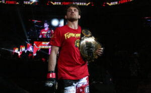 eks-boec-ufc-provedet-boj-posle-peresadki-legkih-cf322e3.jpg
