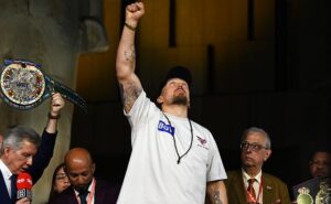 sportdirektor-rasskazal-o-planah-usika-zavershit-kareru-bojami-v-ssha-7fa94ca.jpg