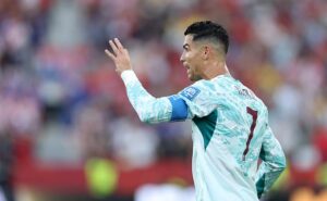 arshavin-zajavil-chto-ronaldu-bolshe-vredit-sbornoj-portugalii-na-chm-036e303.jpg
