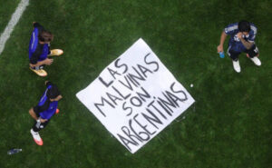 fifa-nachala-razbiratelstvo-iz-za-bannera-argentincev-v-polufinale-chm-2183657.jpg