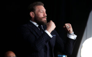 makgregor-poobeshhal-unichtozhit-sopernika-v-pervom-za-pjat-let-boju-ufc-3d17a01.jpg